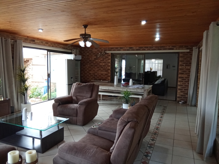 4 Bedroom Property for Sale in Helderkruin Gauteng