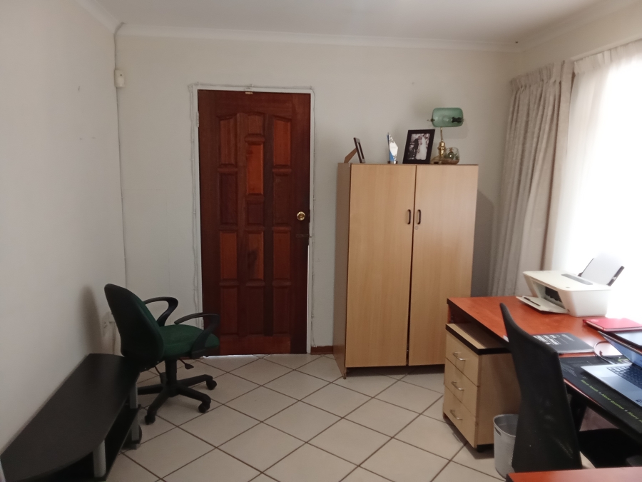 4 Bedroom Property for Sale in Helderkruin Gauteng