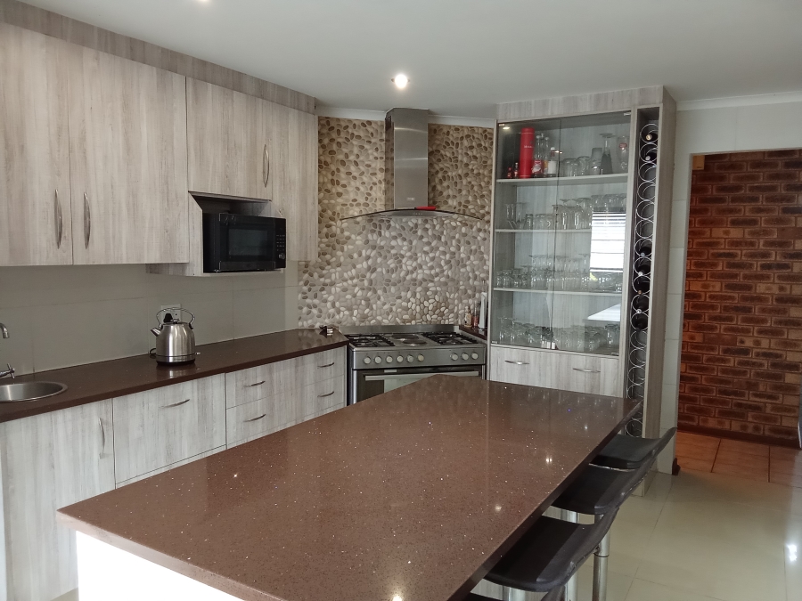 4 Bedroom Property for Sale in Helderkruin Gauteng