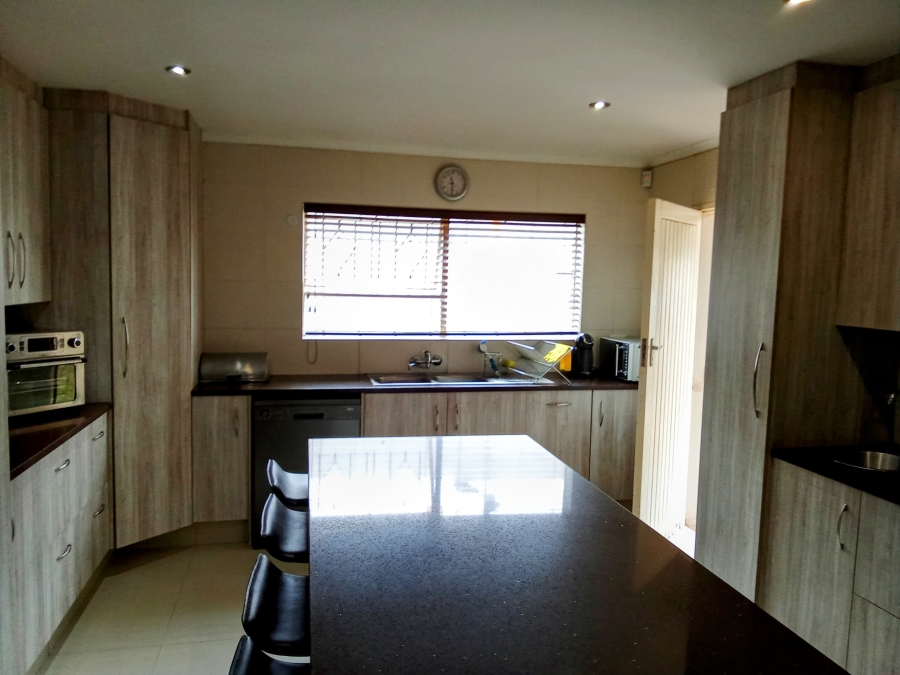 4 Bedroom Property for Sale in Helderkruin Gauteng
