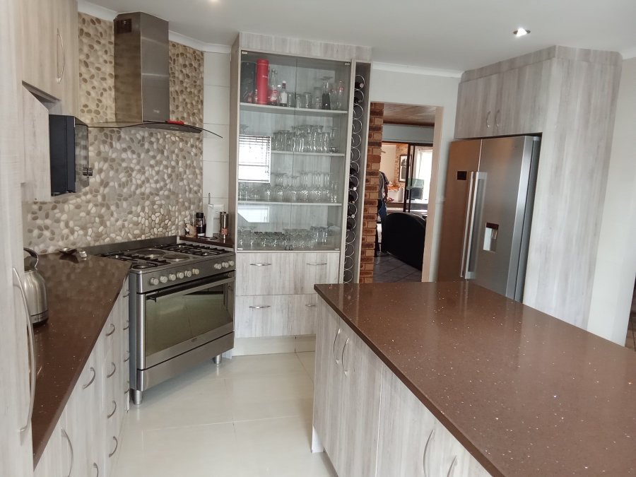 4 Bedroom Property for Sale in Helderkruin Gauteng
