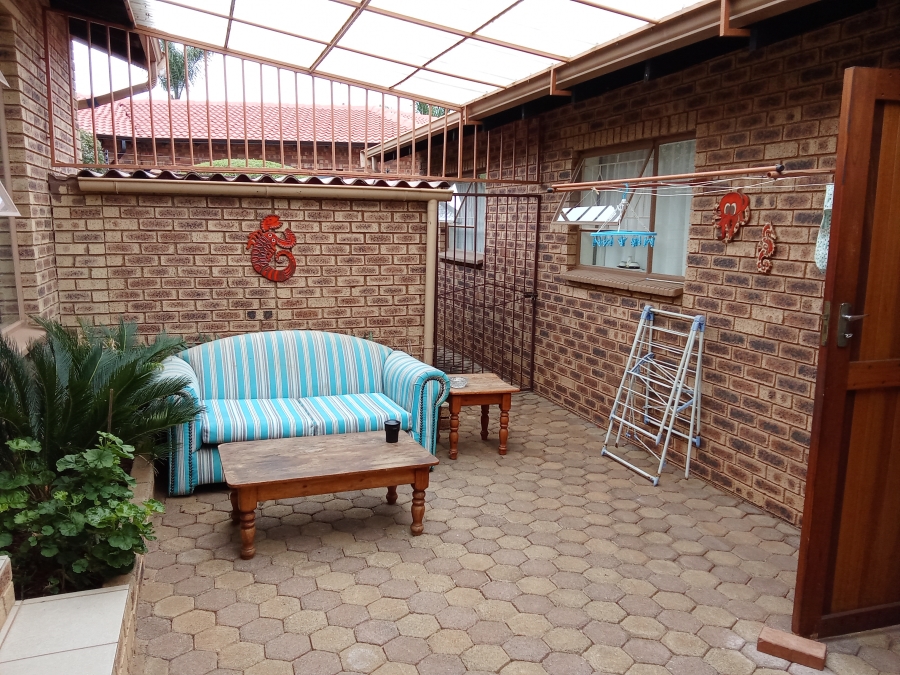 4 Bedroom Property for Sale in Helderkruin Gauteng