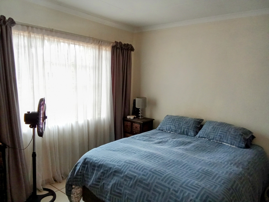 4 Bedroom Property for Sale in Helderkruin Gauteng