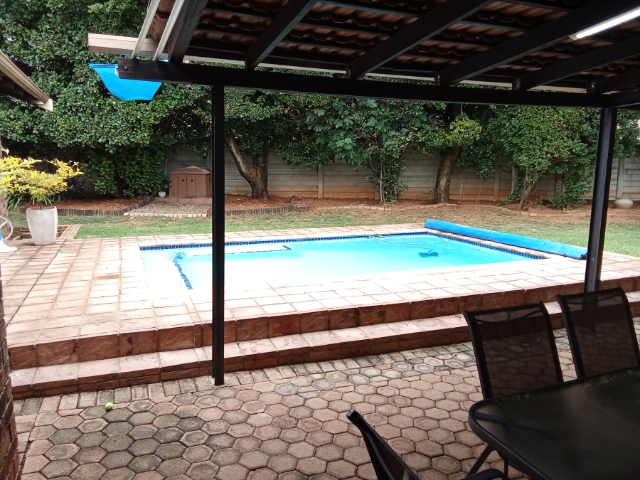 4 Bedroom Property for Sale in Helderkruin Gauteng