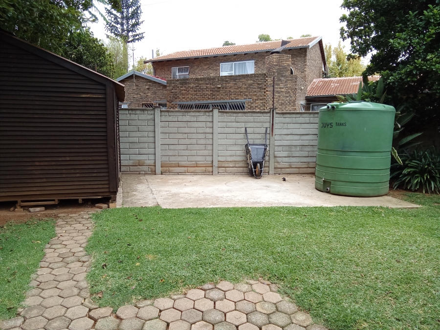 4 Bedroom Property for Sale in Helderkruin Gauteng
