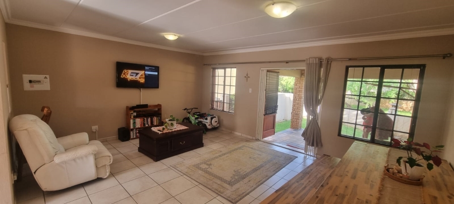 2 Bedroom Property for Sale in Willowbrook Gauteng