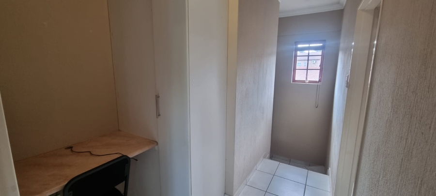 2 Bedroom Property for Sale in Willowbrook Gauteng