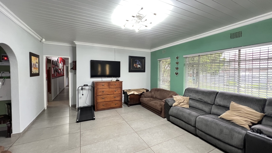 4 Bedroom Property for Sale in Helikonpark Gauteng