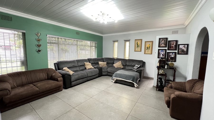 4 Bedroom Property for Sale in Helikonpark Gauteng