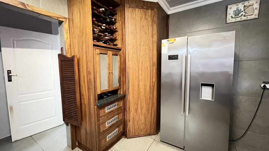 4 Bedroom Property for Sale in Helikonpark Gauteng