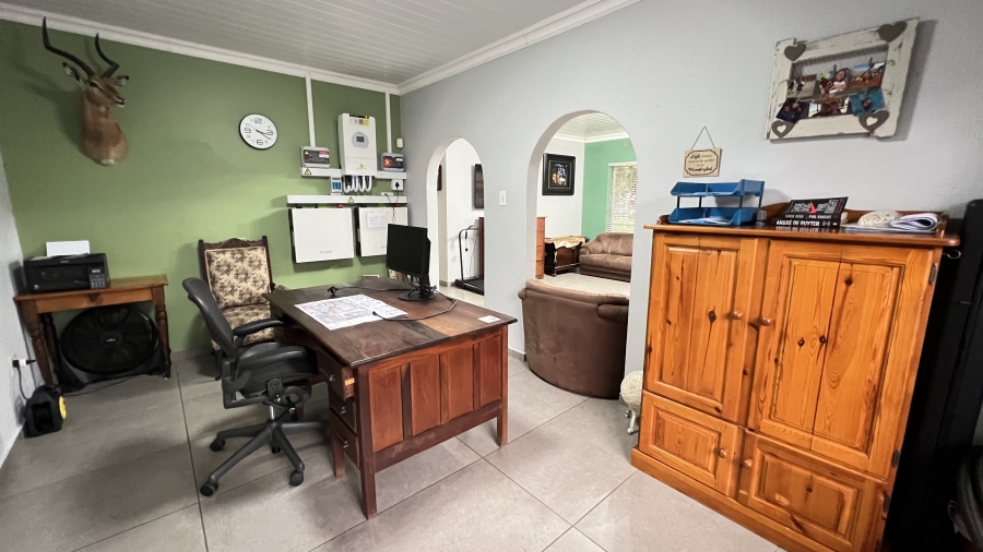 4 Bedroom Property for Sale in Helikonpark Gauteng