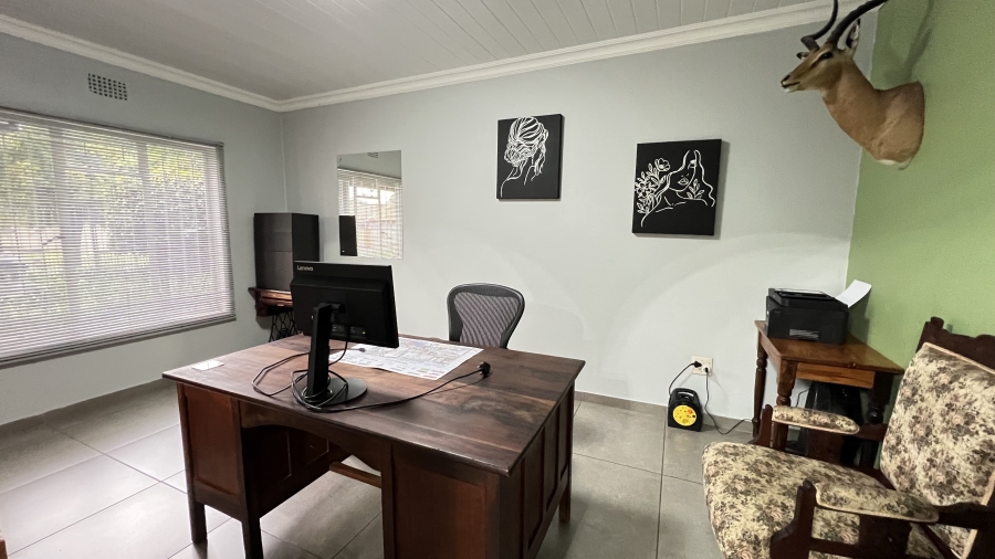 4 Bedroom Property for Sale in Helikonpark Gauteng