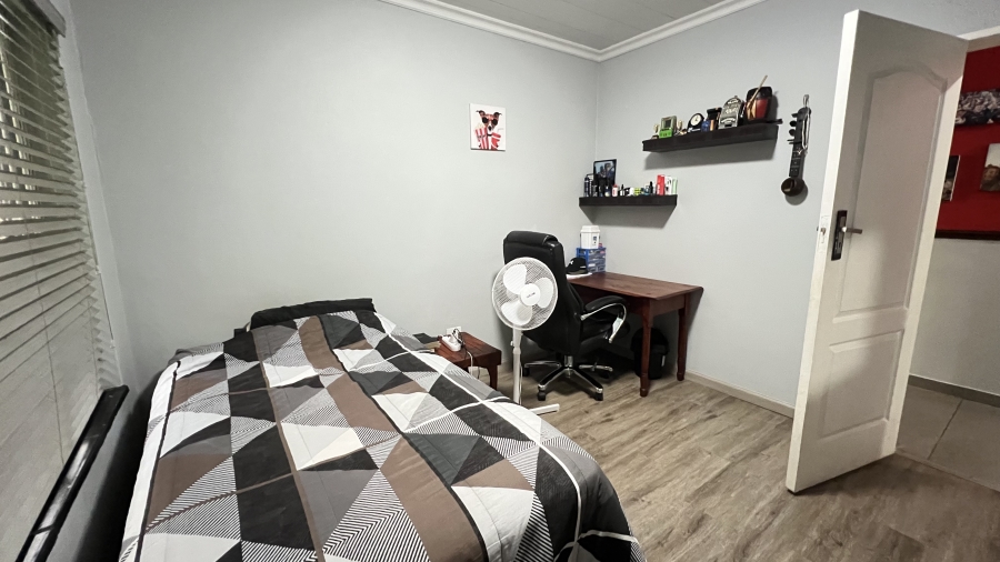 4 Bedroom Property for Sale in Helikonpark Gauteng