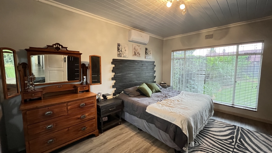 4 Bedroom Property for Sale in Helikonpark Gauteng