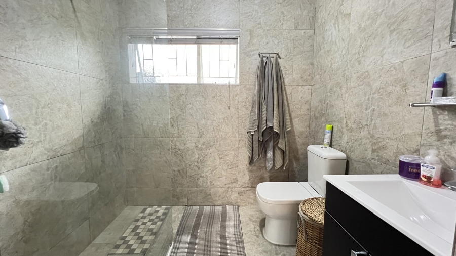 4 Bedroom Property for Sale in Helikonpark Gauteng