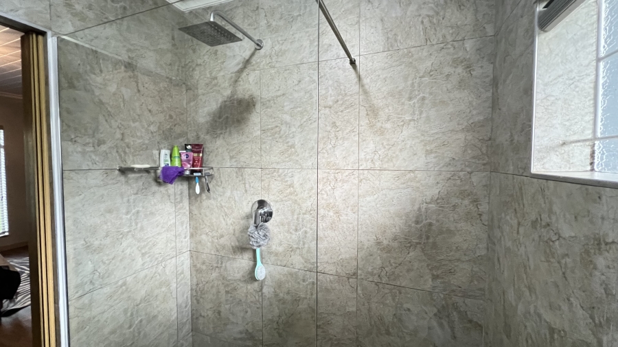 4 Bedroom Property for Sale in Helikonpark Gauteng