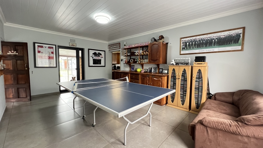 4 Bedroom Property for Sale in Helikonpark Gauteng