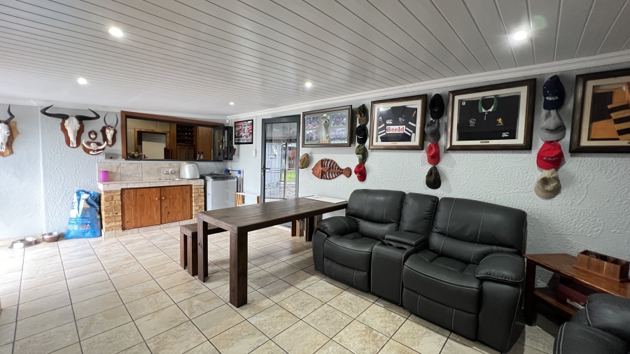 4 Bedroom Property for Sale in Helikonpark Gauteng