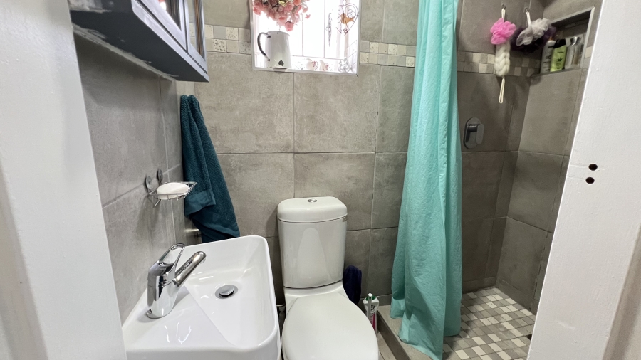 4 Bedroom Property for Sale in Helikonpark Gauteng