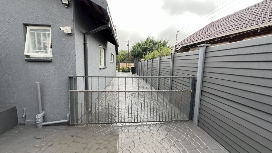 4 Bedroom Property for Sale in Helikonpark Gauteng
