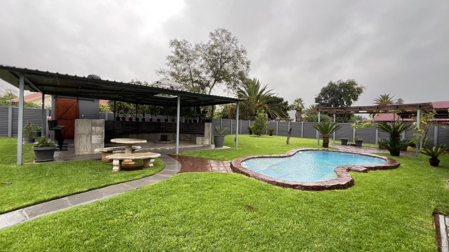 4 Bedroom Property for Sale in Helikonpark Gauteng