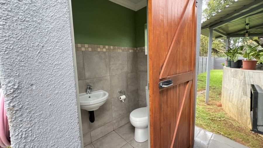 4 Bedroom Property for Sale in Helikonpark Gauteng