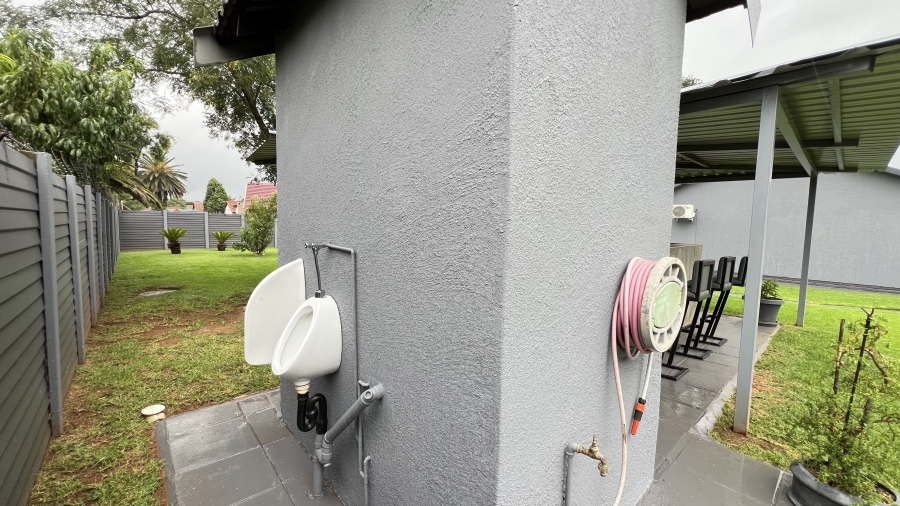 4 Bedroom Property for Sale in Helikonpark Gauteng