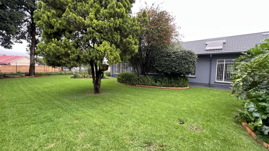 4 Bedroom Property for Sale in Helikonpark Gauteng
