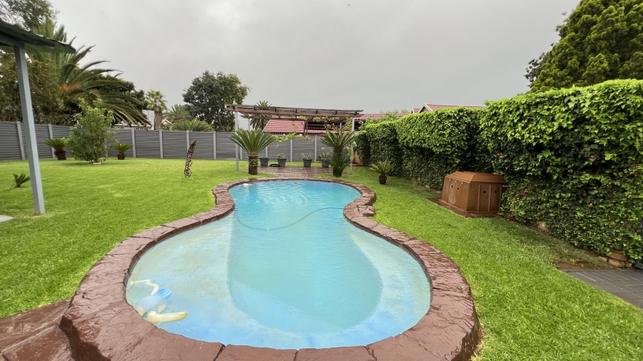 4 Bedroom Property for Sale in Helikonpark Gauteng