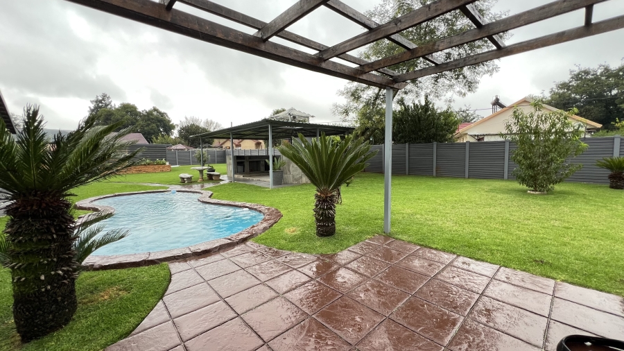 4 Bedroom Property for Sale in Helikonpark Gauteng