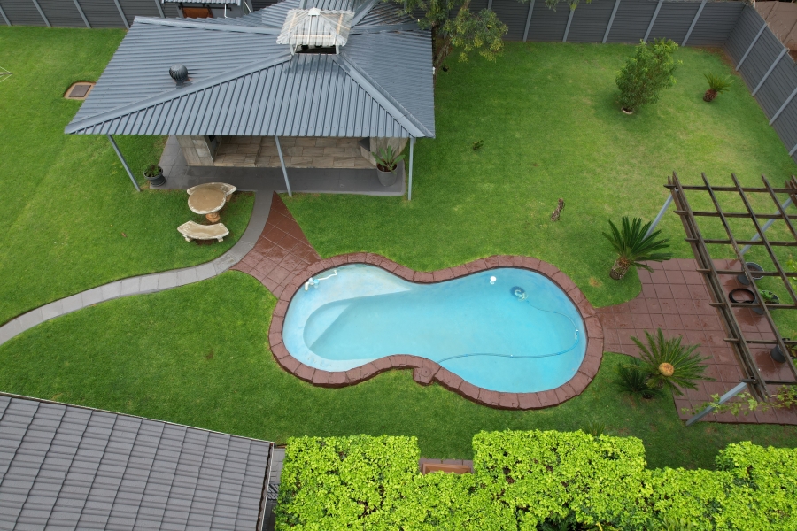 4 Bedroom Property for Sale in Helikonpark Gauteng