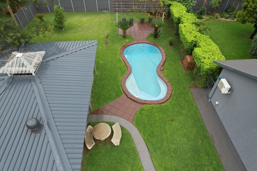 4 Bedroom Property for Sale in Helikonpark Gauteng