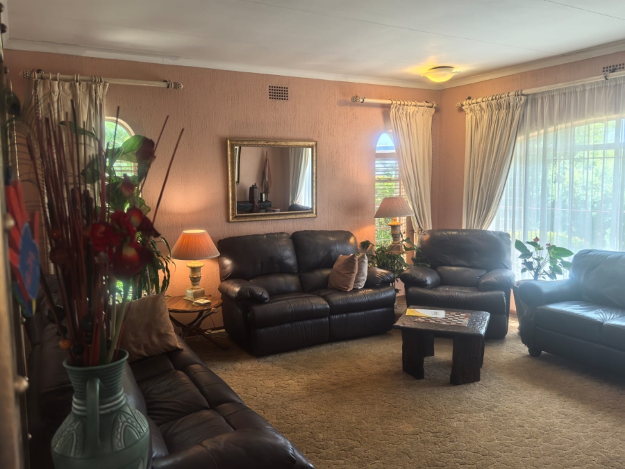 5 Bedroom Property for Sale in Helderkruin Gauteng