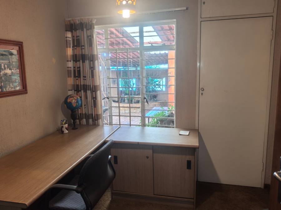 5 Bedroom Property for Sale in Helderkruin Gauteng