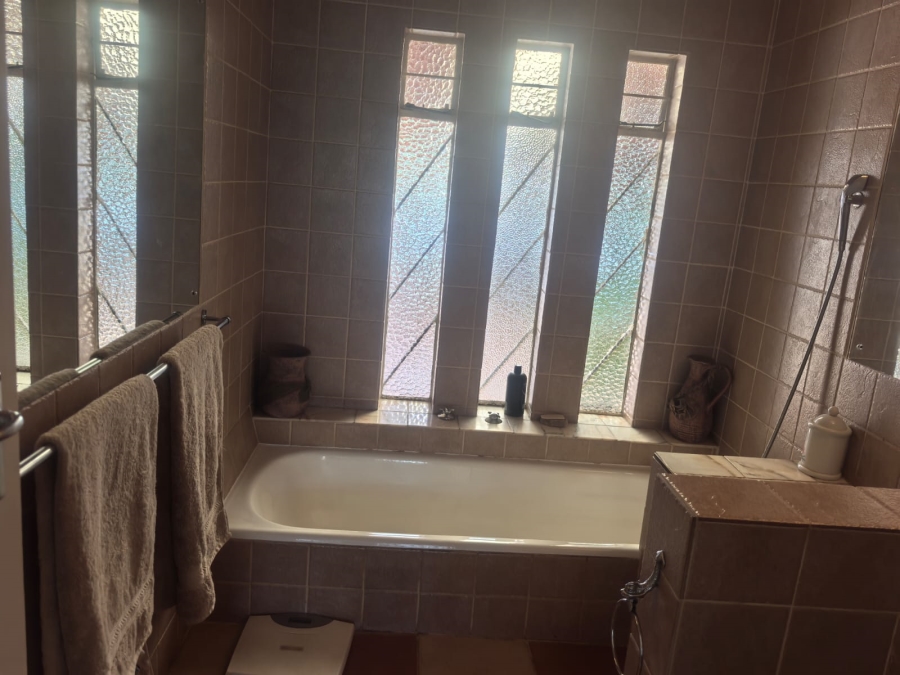 5 Bedroom Property for Sale in Helderkruin Gauteng