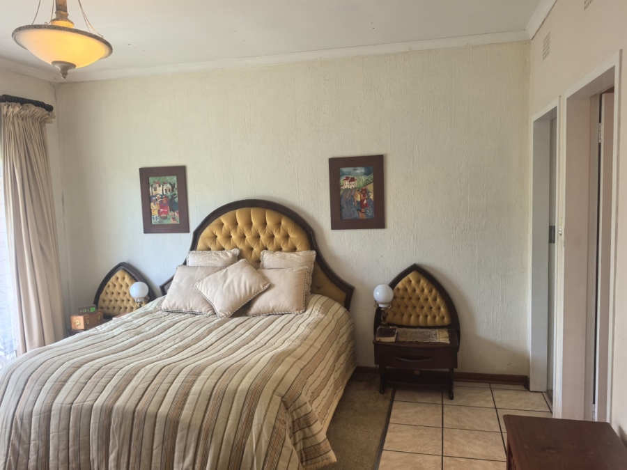 5 Bedroom Property for Sale in Helderkruin Gauteng
