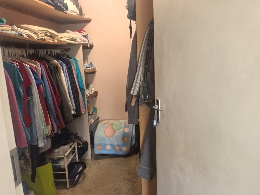 5 Bedroom Property for Sale in Helderkruin Gauteng