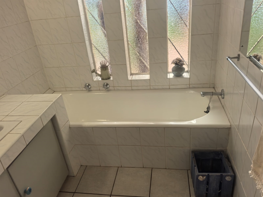 5 Bedroom Property for Sale in Helderkruin Gauteng