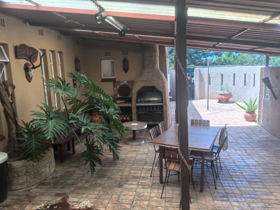 5 Bedroom Property for Sale in Helderkruin Gauteng