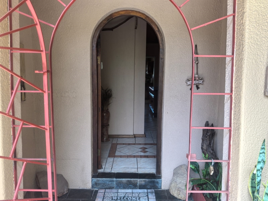 5 Bedroom Property for Sale in Helderkruin Gauteng