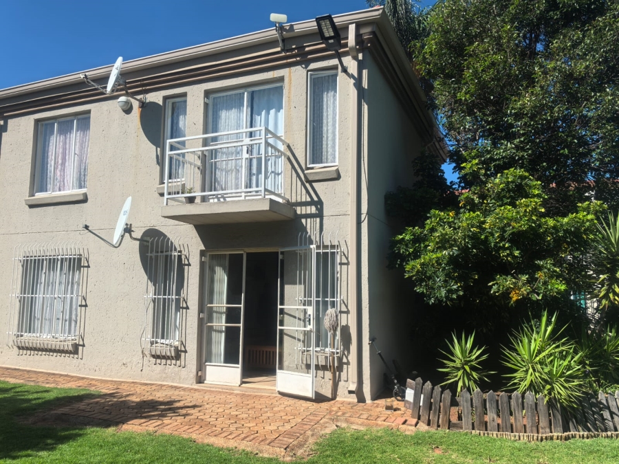 3 Bedroom Property for Sale in Roodekrans Gauteng