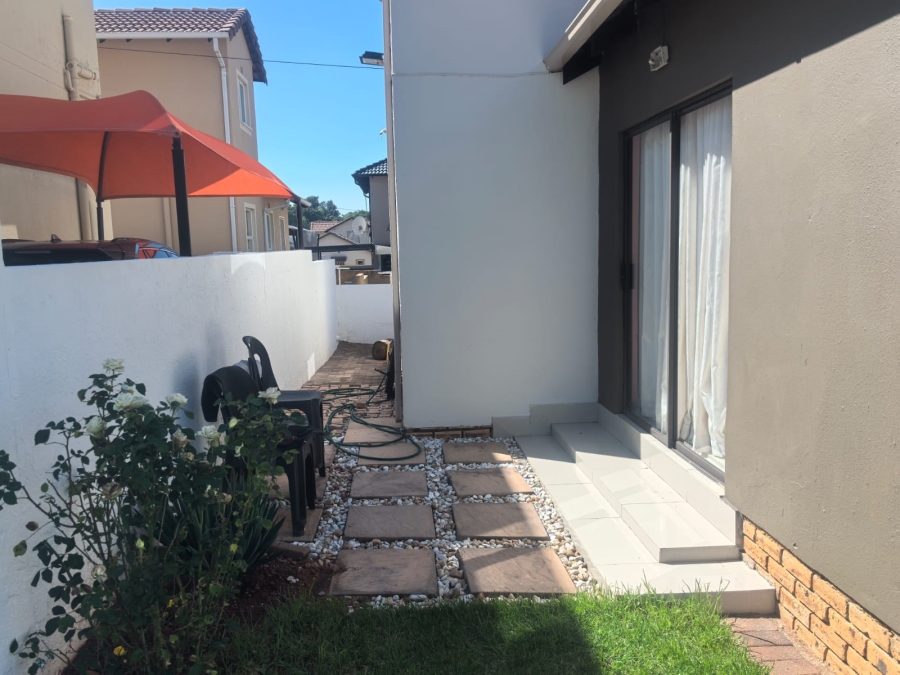 4 Bedroom Property for Sale in Witpoortjie Gauteng