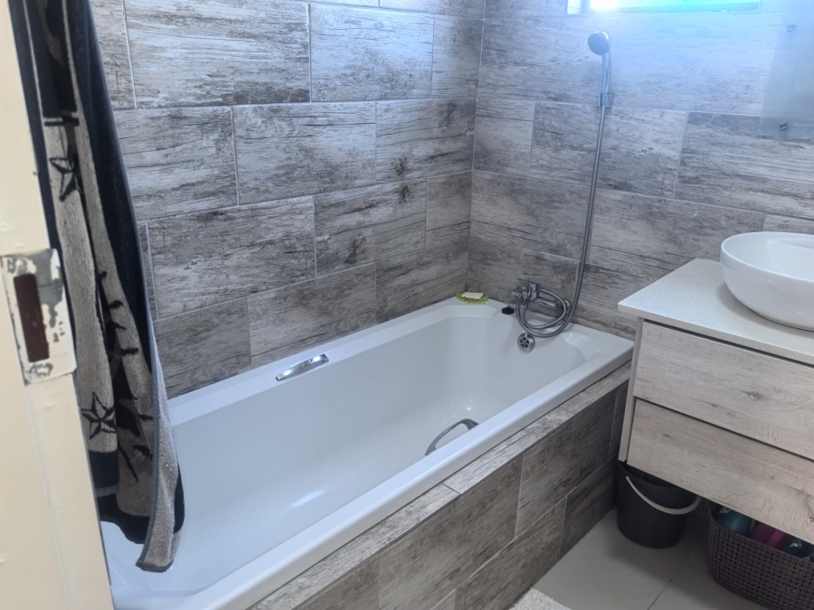 4 Bedroom Property for Sale in Witpoortjie Gauteng