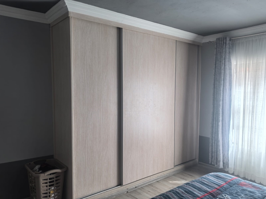 4 Bedroom Property for Sale in Witpoortjie Gauteng