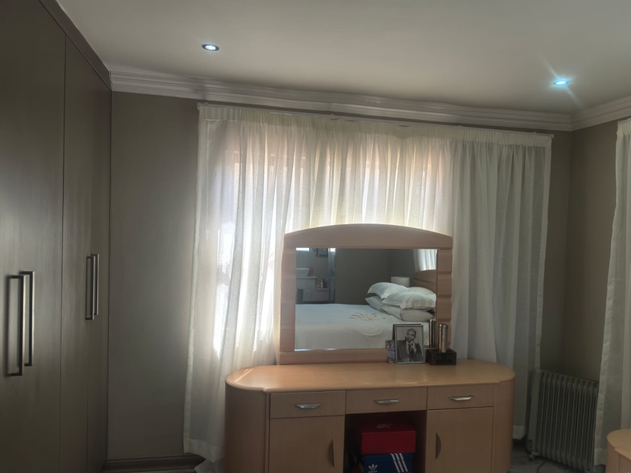 4 Bedroom Property for Sale in Witpoortjie Gauteng