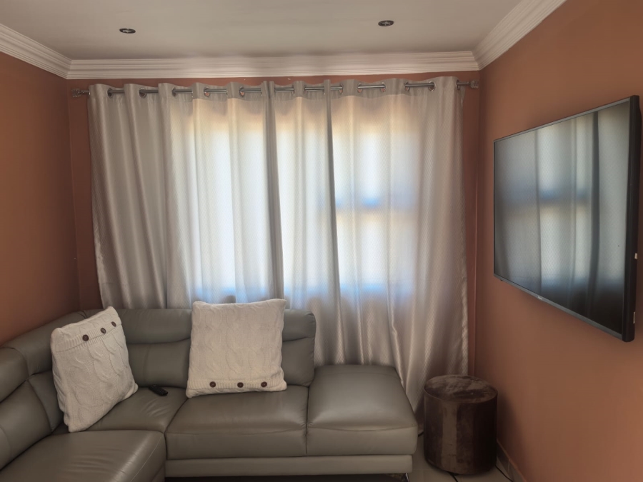 4 Bedroom Property for Sale in Witpoortjie Gauteng