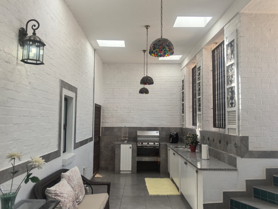 4 Bedroom Property for Sale in Wilro Park Gauteng