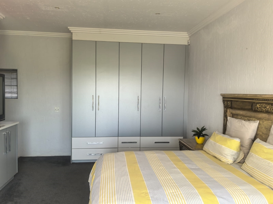 4 Bedroom Property for Sale in Wilro Park Gauteng