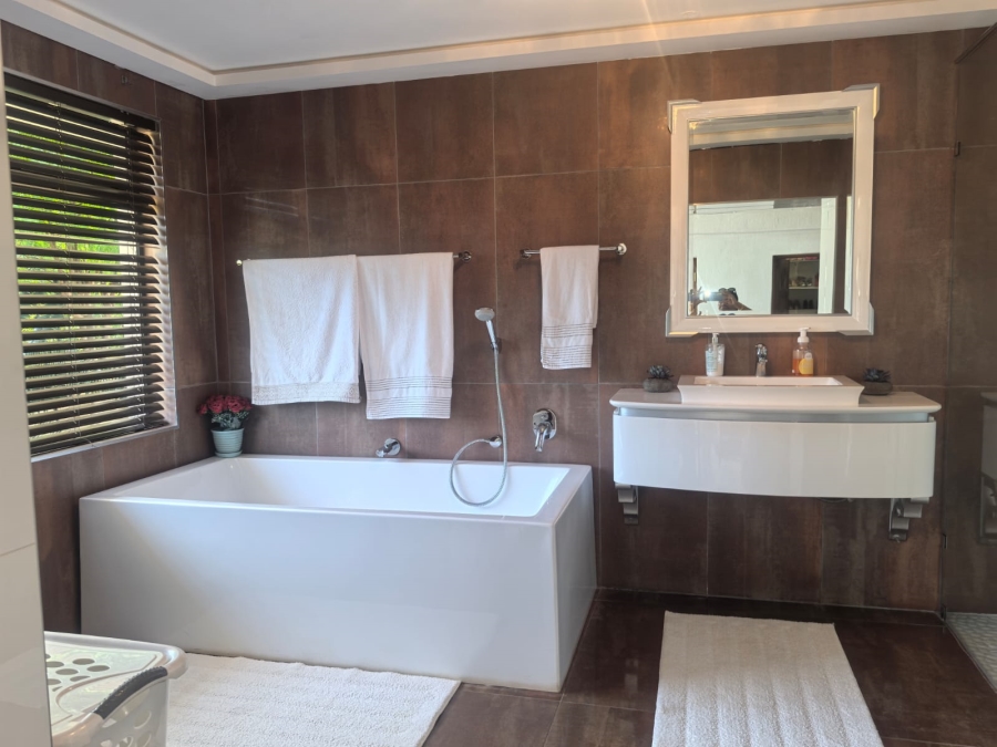 4 Bedroom Property for Sale in Wilro Park Gauteng