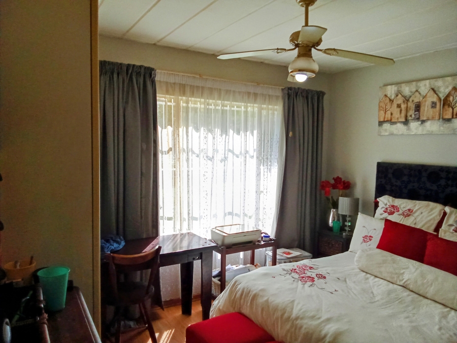 3 Bedroom Property for Sale in Roodekrans Gauteng